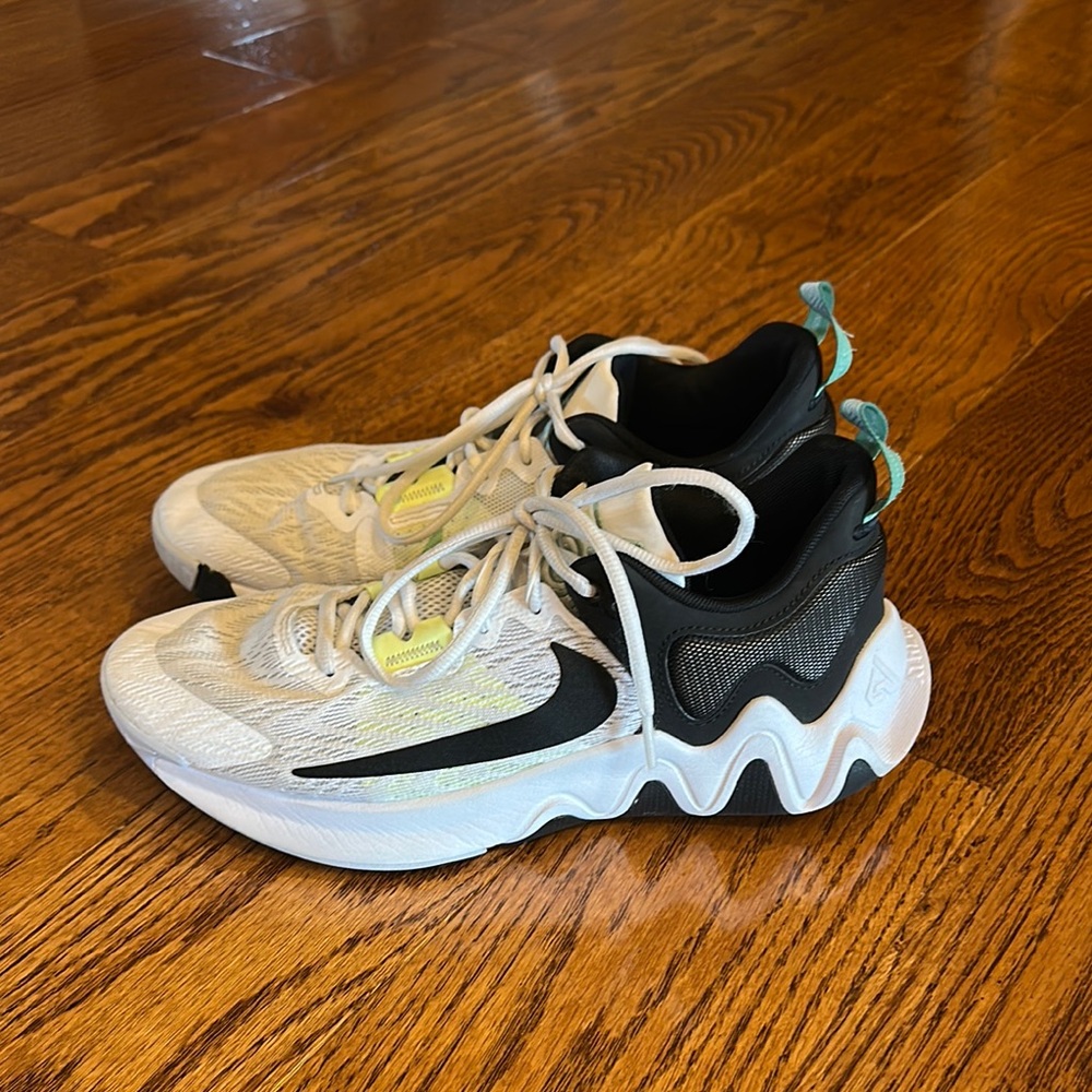 Nike White and Black Basketball Shoes